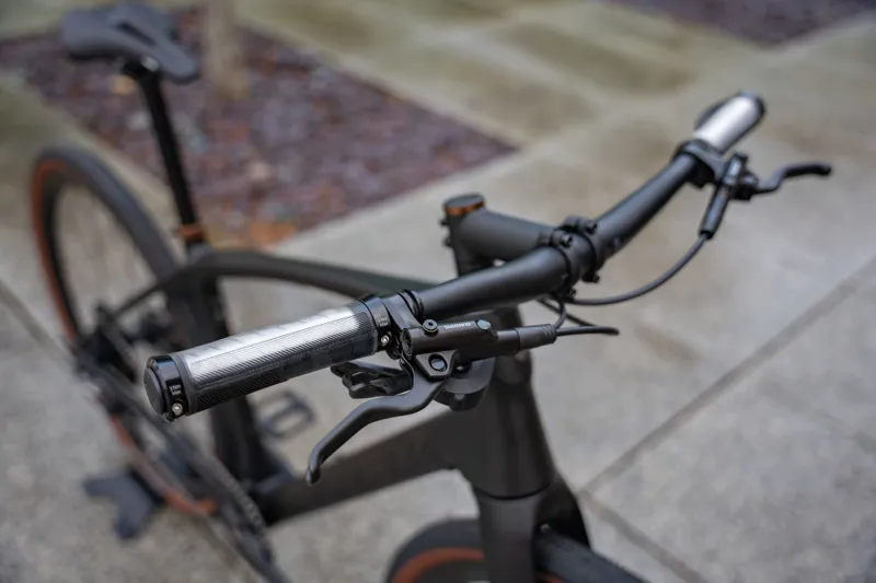 Trek FX Sport 6 Hybrid Bike 2025 in Carbon Smoke-9