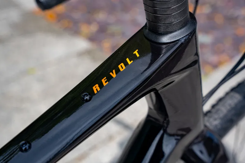 Giant Revolt Advanced 3 Gravel Bike 2025 in Black-4