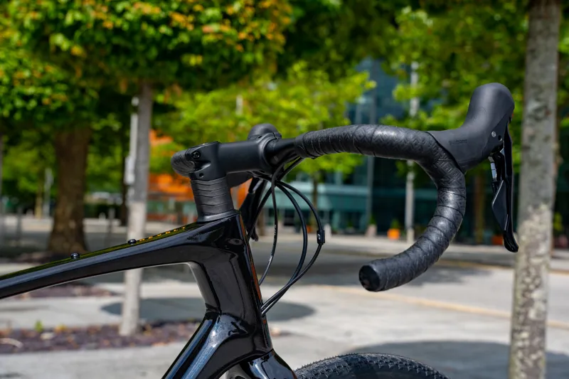 Giant Revolt Advanced 3 Gravel Bike 2025 in Black-8