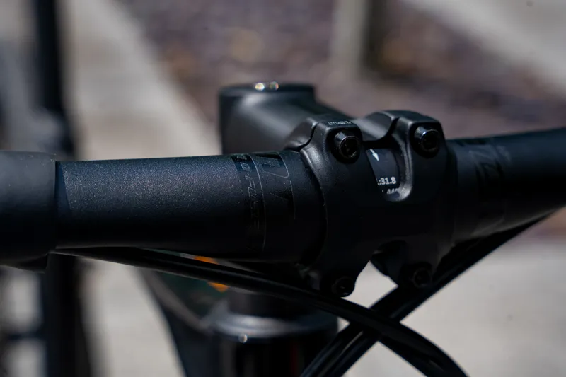 Giant Revolt Advanced 3 Gravel Bike 2025 in Black-11