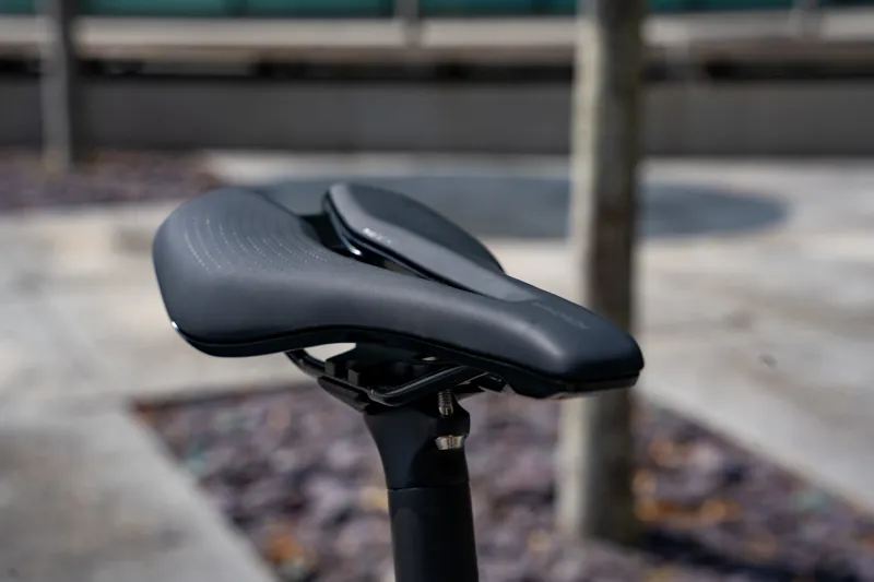 Giant Revolt Advanced 3 Gravel Bike 2025 in Black-12