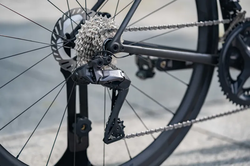 Specialized Aethos Pro Ultegra Di2 Road Bike 2023 in Obsidian/Chaos Granite/Birch-12