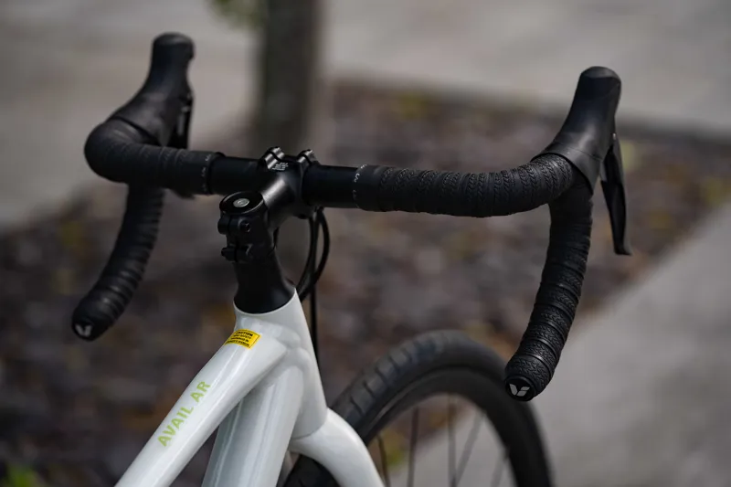 Liv Avail AR 4 Womens Endurance Road Bike 2025 in Snow Drift/Silver-10