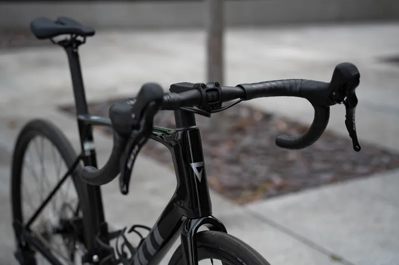 Giant Defy Advanced 2 Road Bike 2025 in Carbon Smoke-3