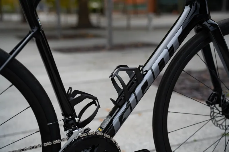 Giant Defy Advanced 2 Road Bike 2025 in Carbon Smoke-5