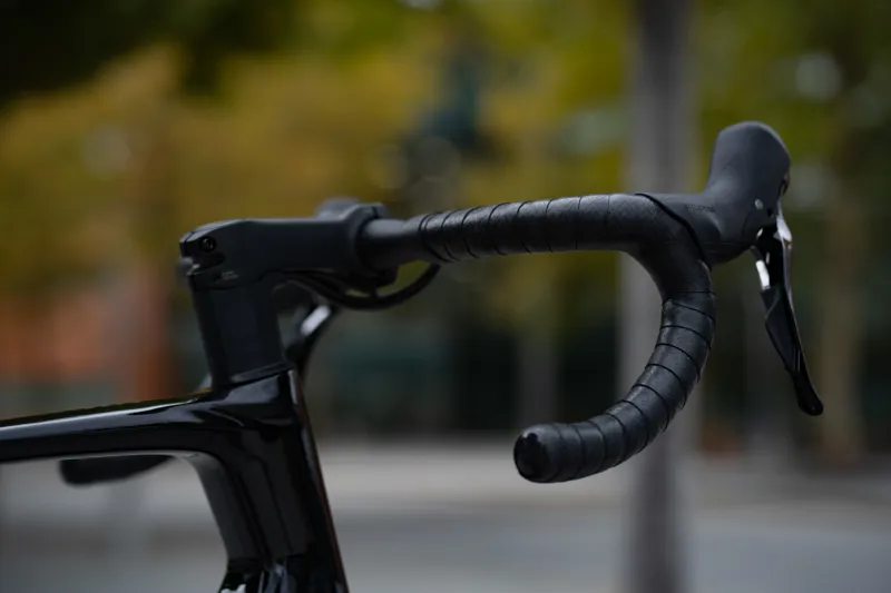 Giant Defy Advanced 2 Road Bike 2025 in Carbon Smoke-8