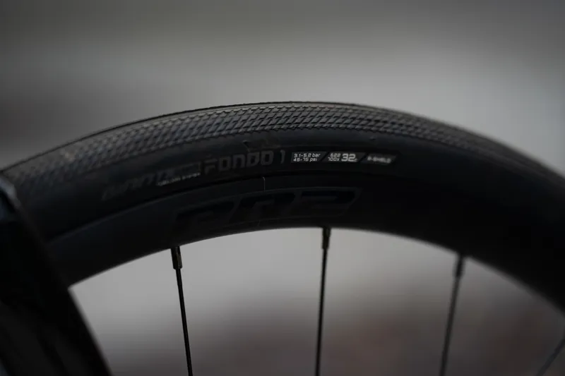 Giant Defy Advanced 2 Road Bike 2025 in Carbon Smoke-12