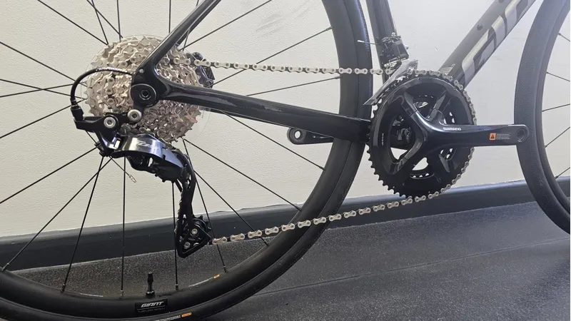 EX DISPLAY Giant ML Defy Advanced 2 Road Bike 2025 in Carbon Smoke-4