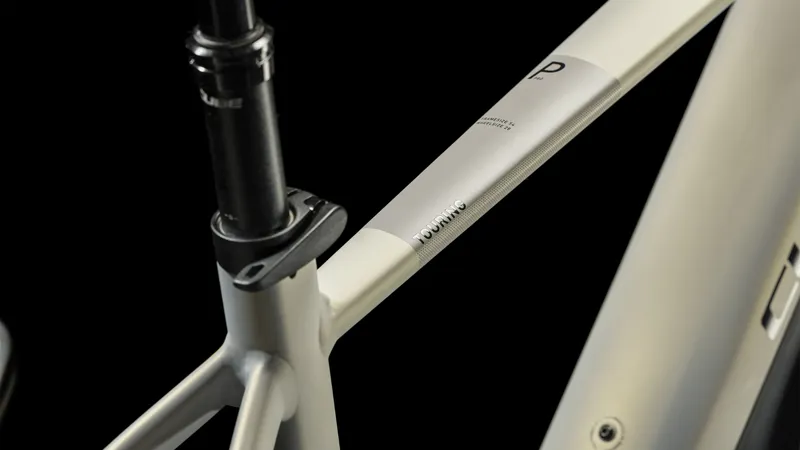 Cube Touring Hybrid Pro 625 Electric Hybrid Bike 2024 in Pearlysilver/Black-2