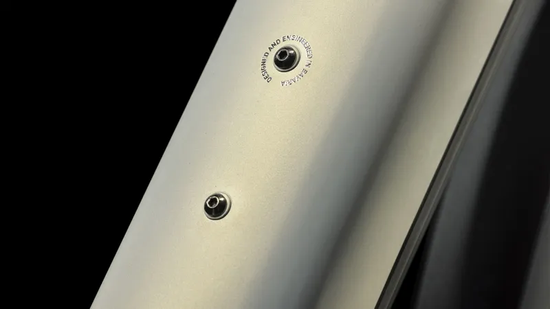 Cube Touring Hybrid Pro 625 Electric Hybrid Bike 2024 in Pearlysilver/Black-3