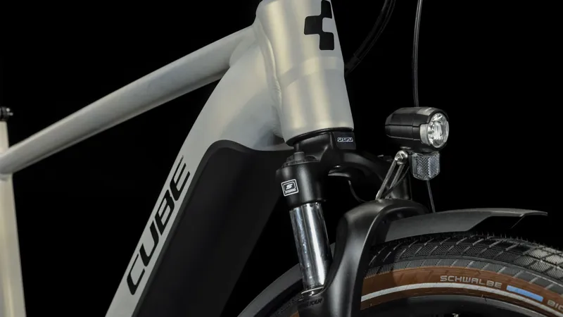 Cube Touring Hybrid Pro 625 Electric Hybrid Bike 2024 in Pearlysilver/Black-6