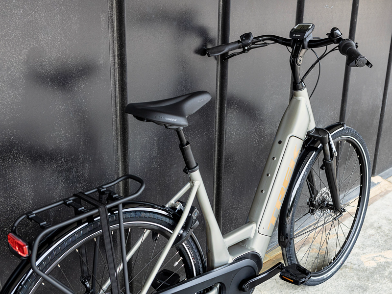 Trek District+ 8 Lowstep Electric Hybrid Bike 2022 in Quicksilver-11