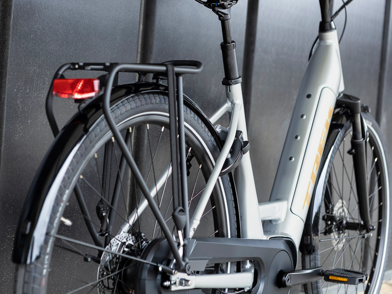 Trek District+ 8 Lowstep Electric Hybrid Bike 2022 in Quicksilver-5