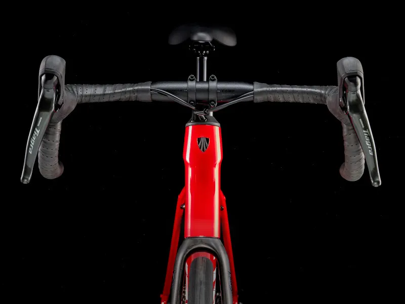 Trek Domane AL 2 Gen 4 Road Bike 2026 in Crimson to Dark Carmine Fade-3