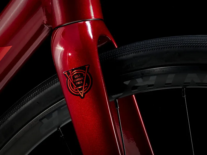 Trek Domane AL 2 Gen 4 Road Bike 2026 in Crimson to Dark Carmine Fade-7