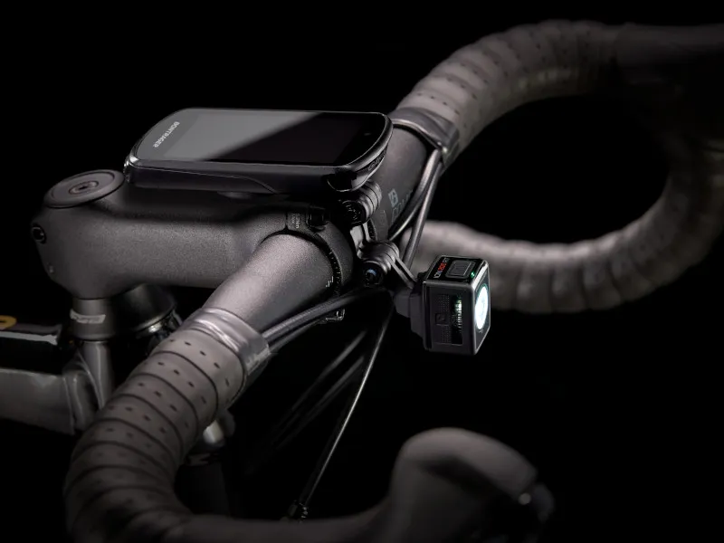 Trek Domane AL 2 Disc Road Bike 2022 in Carbon Smoke-9