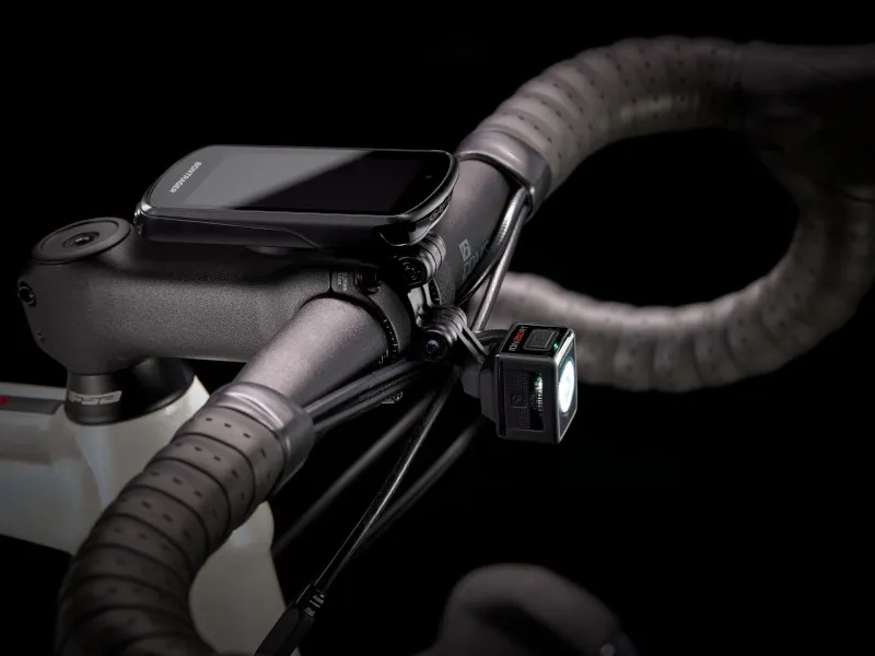 Trek Domane AL 3 Disc Sportive Road Bike 2022 in Crystal White and Red-8