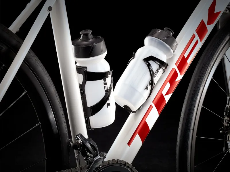 Trek Domane AL 3 Disc Sportive Road Bike 2022 in Crystal White and Red-9