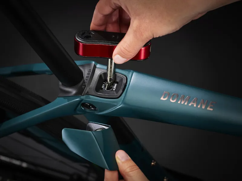 Trek Domane SLR 7 Gen 4 Carbon Road Bike 2023 in Juniper-8