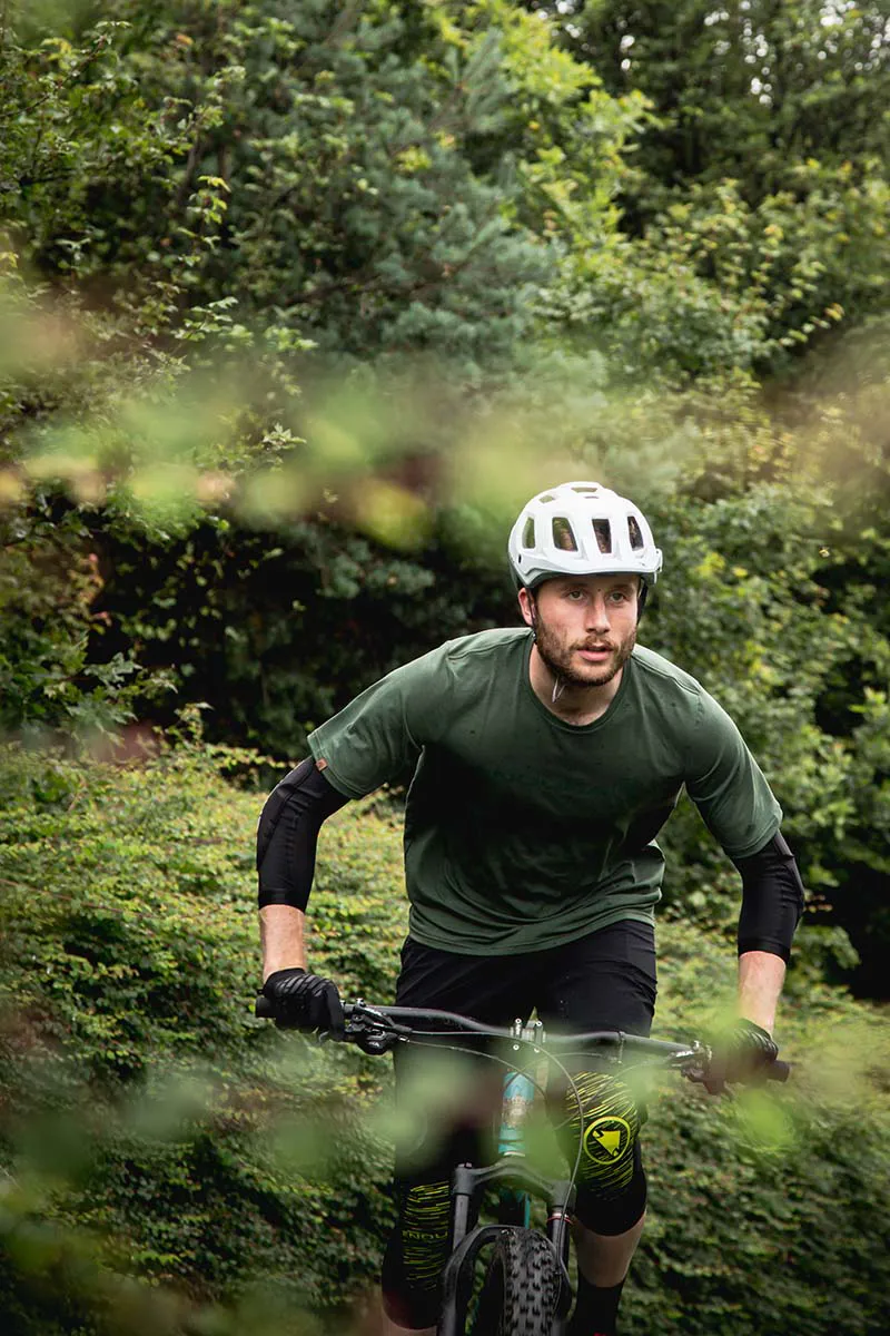 Endura SingleTrack Lite Elbow Protector II in Black-3