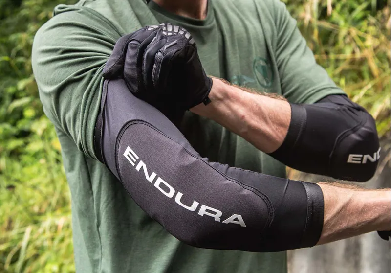 Endura SingleTrack Lite Elbow Protector II in Black-1
