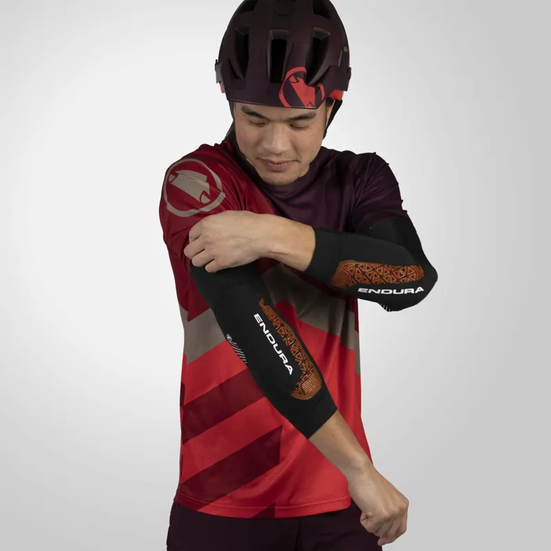 Endura MT500 D3O Ghost Elbow Pad in Black-2