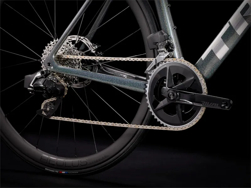 Trek Emonda SL 6 eTap Carbon Road Bike 2023 in Prismatic and Trek Black-8