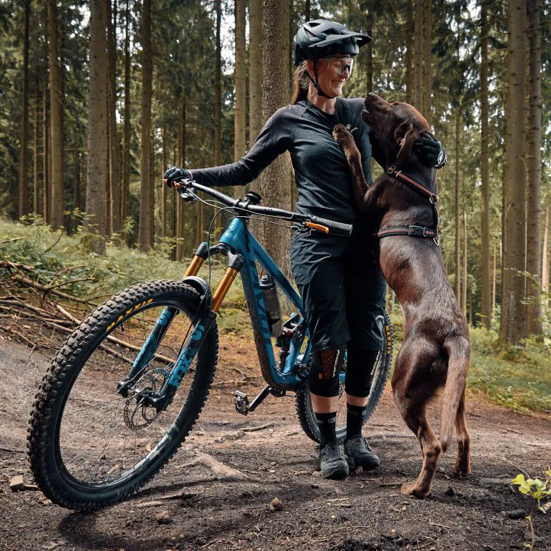 Fidlock TWIST Bottle 800 + Bike Base in Transparent Black-4