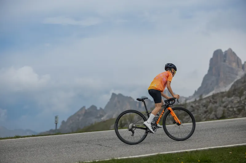 Giant Seek 2 Kids Road Bike 2026 in Abyss Black-2