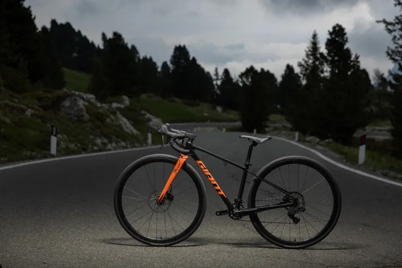 Giant Seek 2 Kids Road Bike 2026 in Abyss Black-3