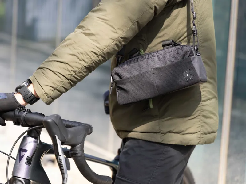Giant Shadow Handlebar Bag in Black-5