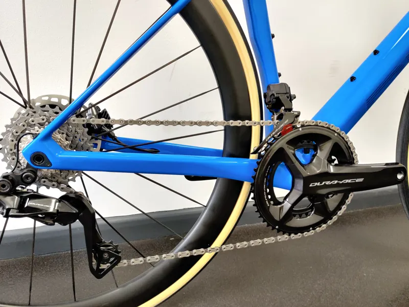 EX DISPLAY BMC Roadmachine 01 One Dura Ace Di2 Disc Carbon Road Bike 54cm 2022 in Blue-8