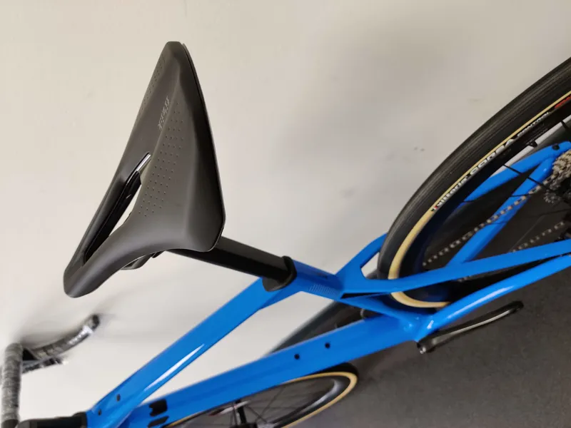 EX DISPLAY BMC Roadmachine 01 One Dura Ace Di2 Disc Carbon Road Bike 54cm 2022 in Blue-2