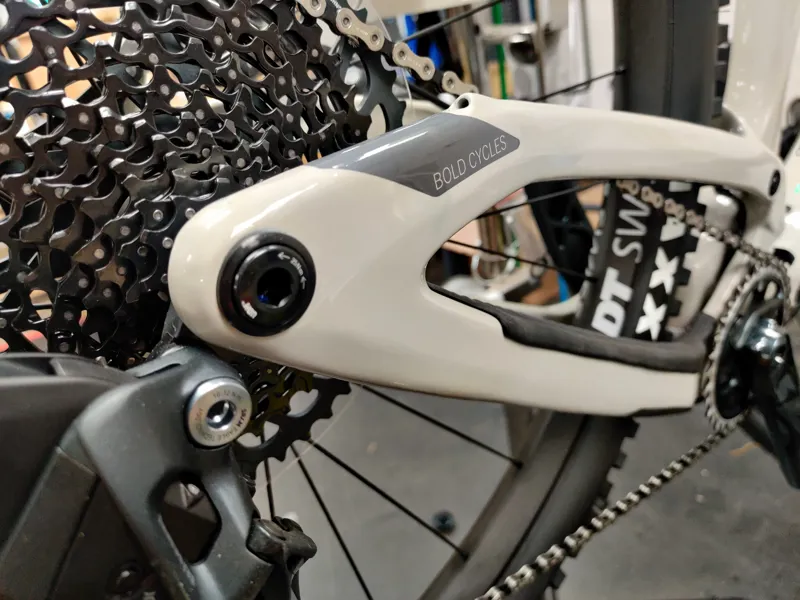 Bold Linkin 135 Ultimate Full Suspension Mountain Bike 2022 in White-3