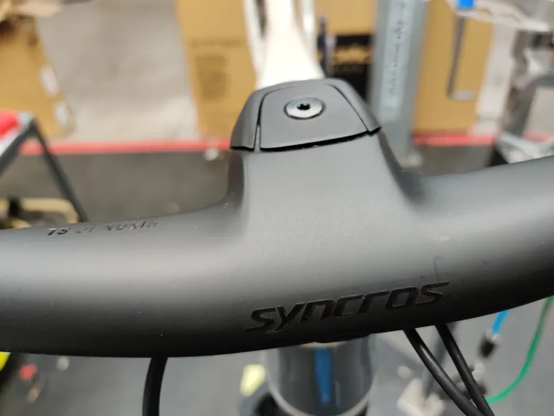 Bold Linkin 135 Ultimate Full Suspension Mountain Bike 2022 in White-4