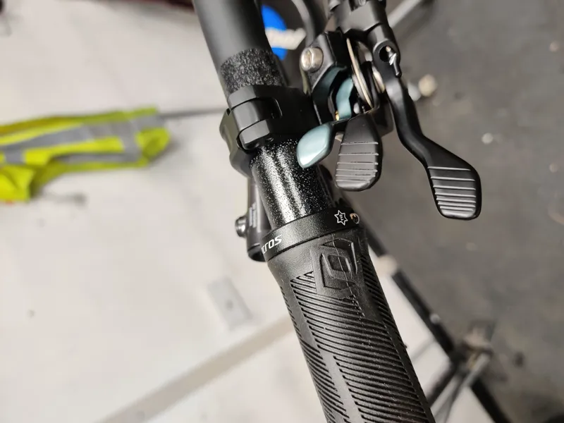 Bold Linkin 135 Ultimate Full Suspension Mountain Bike 2022 in White-5