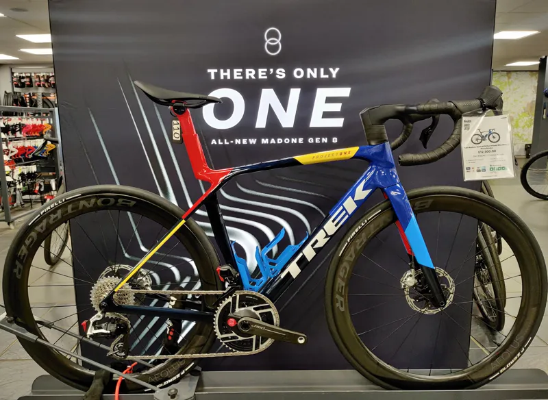 Trek Madone SLR 9 AXS Gen 8 Road Bike 2026 in Navy Smoke-11