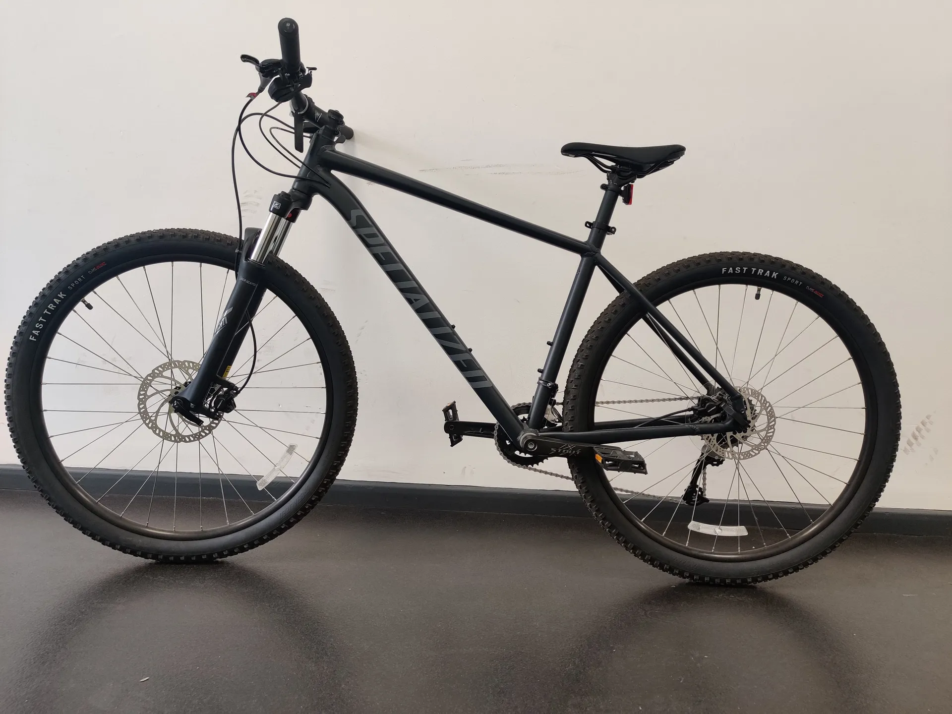 EX DISPLAY Specialized Rockhopper Sport Hardtail Mountain Bike X