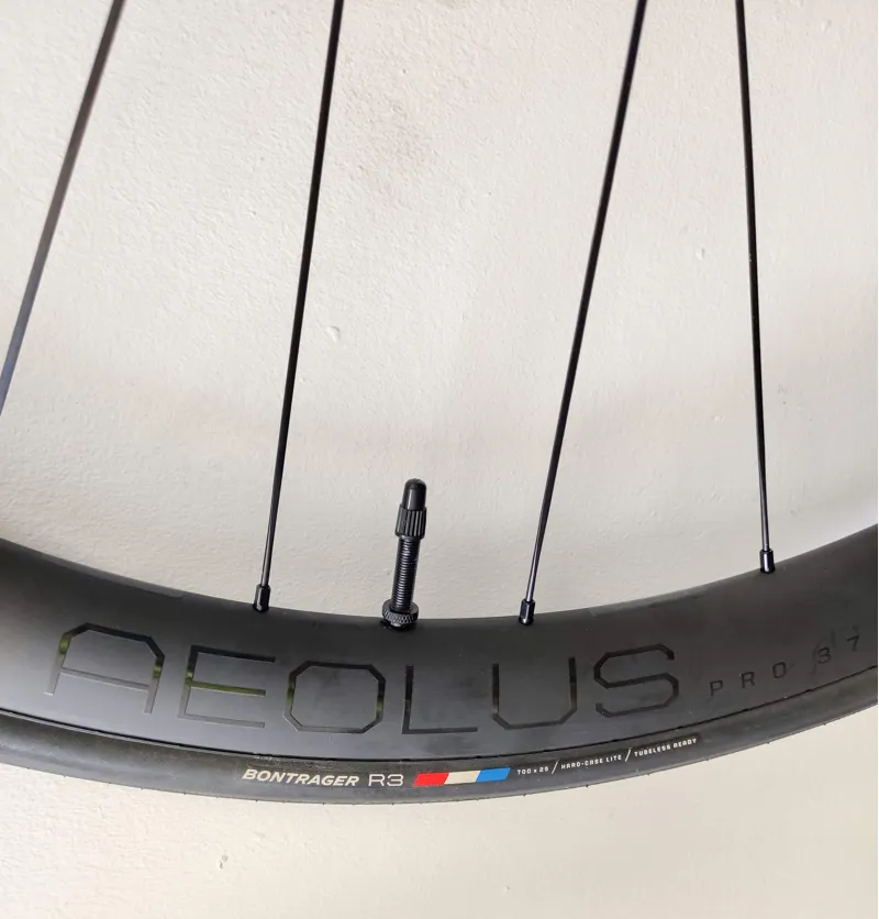 EX DISPLAY Bontrager Aeolus Pro 37 TLR Disc 700c Road Wheelset Bk