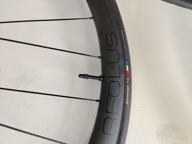 EX DISPLAY Bontrager Aeolus Pro 37 TLR Disc 700c Road Wheelset Bk