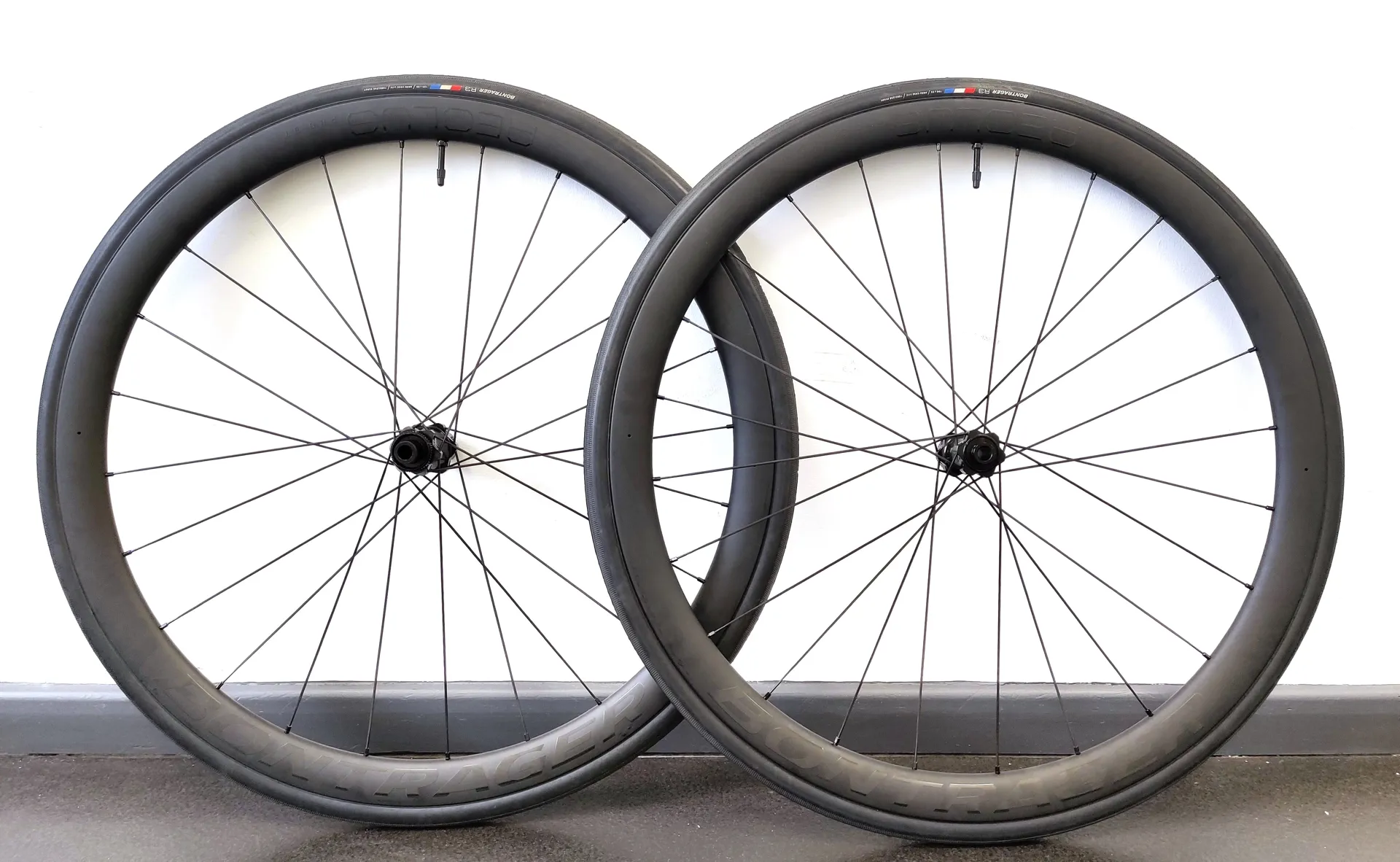 EX DISPLAY Bontrager Aeolus Pro 37 TLR Disc 700c Road Wheelset Bk
