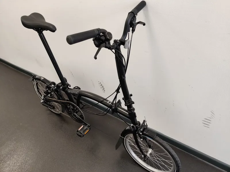 ONE OFF Brompton C Line High Handlebar 6 Speed Explore Folding Bike 2024 in Matt Black-3