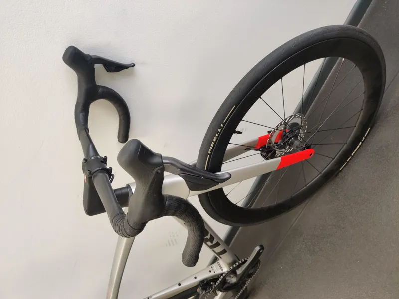 EX DISPLAY Trek Madone SL 7 Di2 Gen 8 Road Bike Medium-Large 2024 in Lunar Silver-2