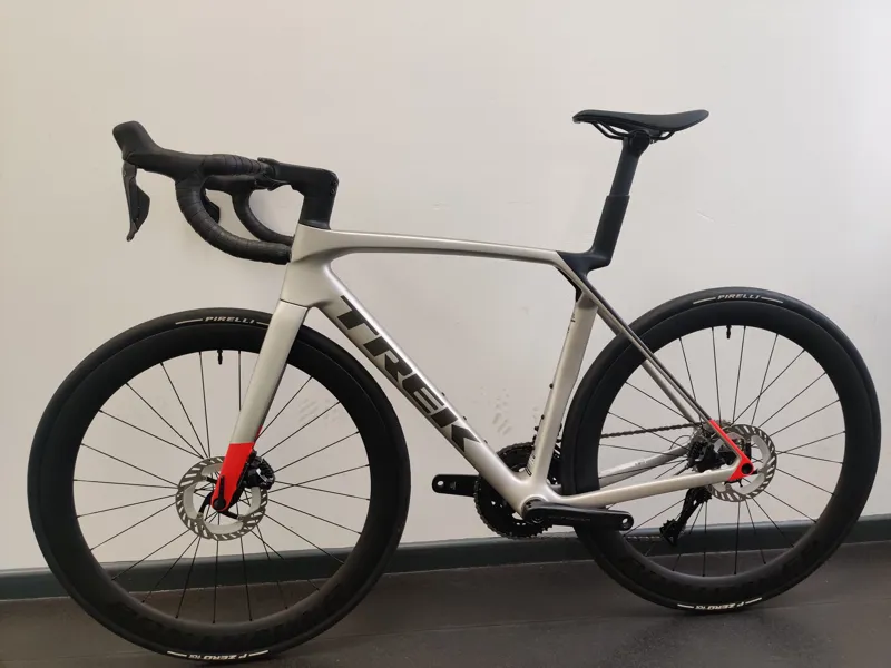 EX DISPLAY Trek Madone SL 7 Di2 Gen 8 Road Bike Medium-Large 2024 in Lunar Silver-1