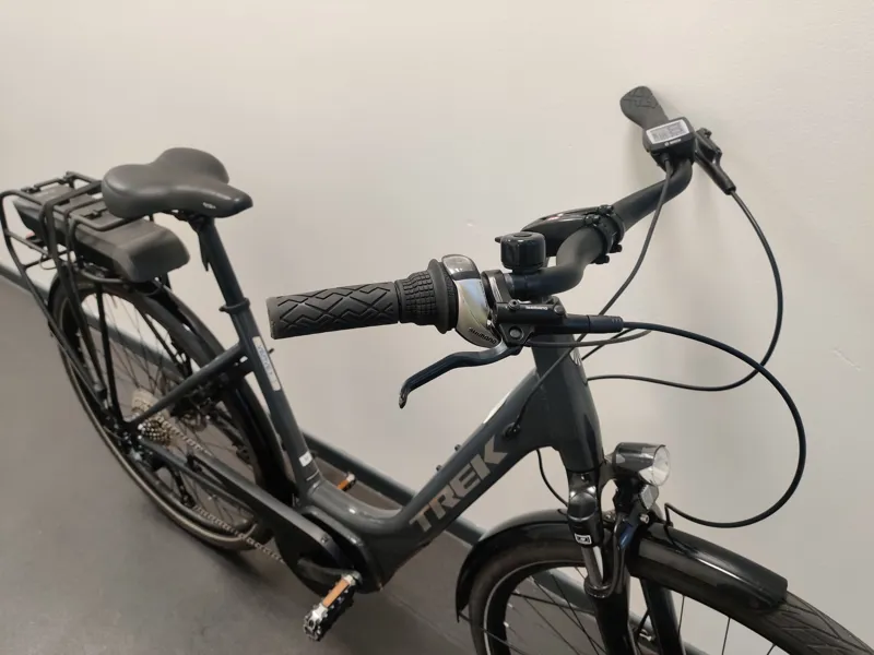 EX DEMO Trek Verve+ 1 Lowstep 400wh Electric Hybrid Bike Medium 2023 in Grey-5