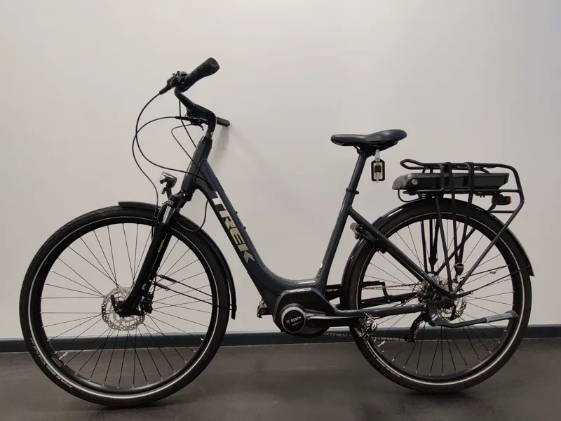 EX DEMO Trek Verve+ 1 Lowstep 400wh Electric Hybrid Bike Medium 2023 in Grey-3
