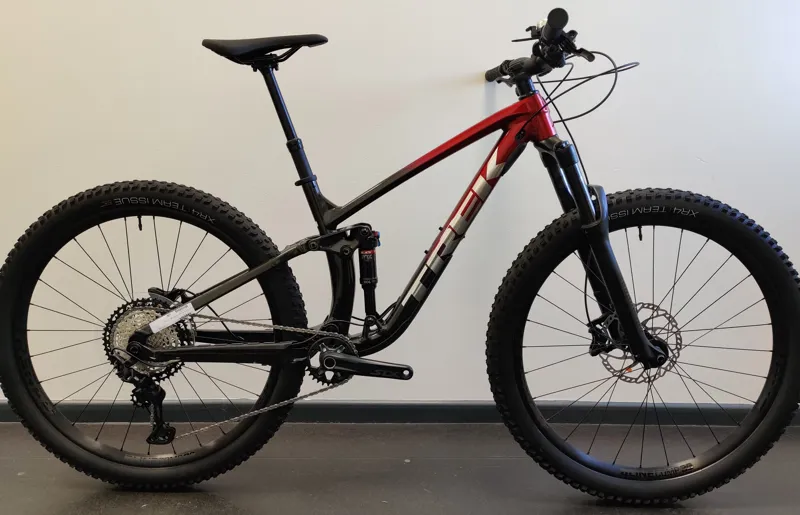 ONE OFF Trek Fuel EX 8 XT Gen 5 29in Medium Full Suspension Mountain Bike 2022 in Red 