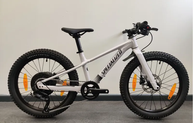EX DISPLAY Specialized Riprock 20 inch Kids Bike 2024 in UV lilac