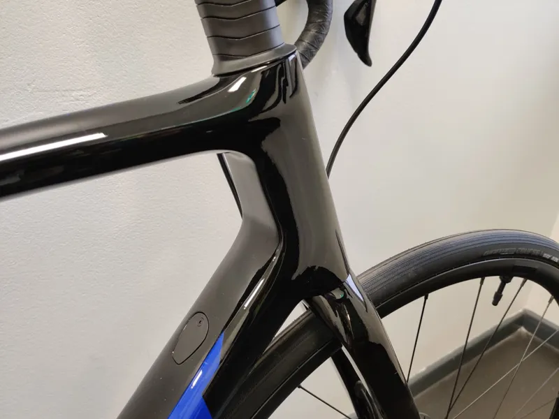 EX DISPLAY Giant TCR Advanced Disc 1 Road Bike MediumLarge 2024 in Carbon-2