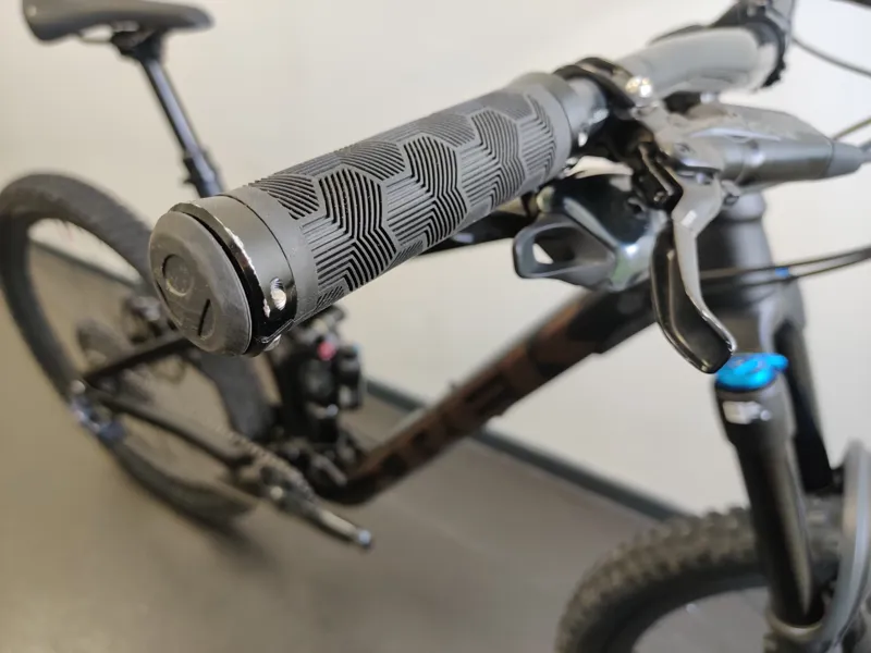 EX DEMO Trek Remedy 9.8 27.5 GX Full Suspension Mountain Bike Large 2024 in Trek Black-8